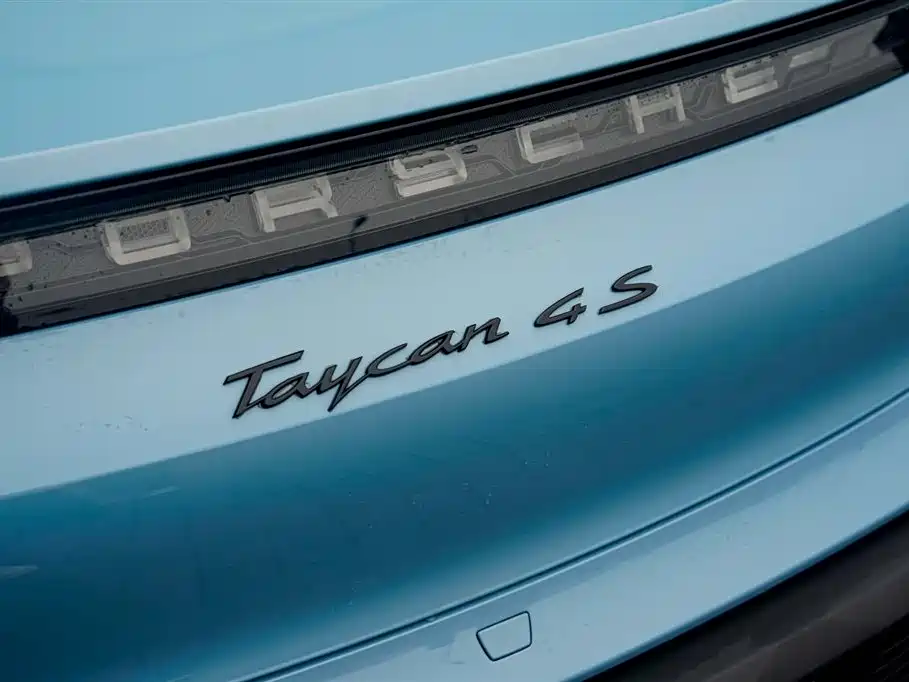 PORSCHE TAYCAN