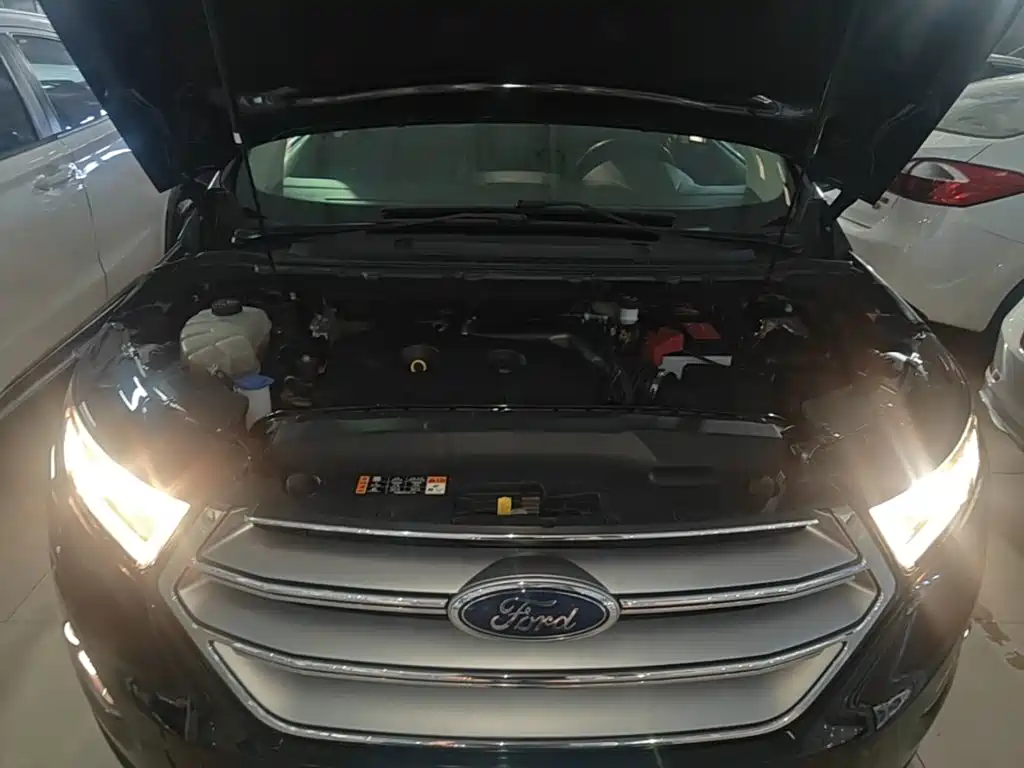 Фото 20 - Ford Edge
