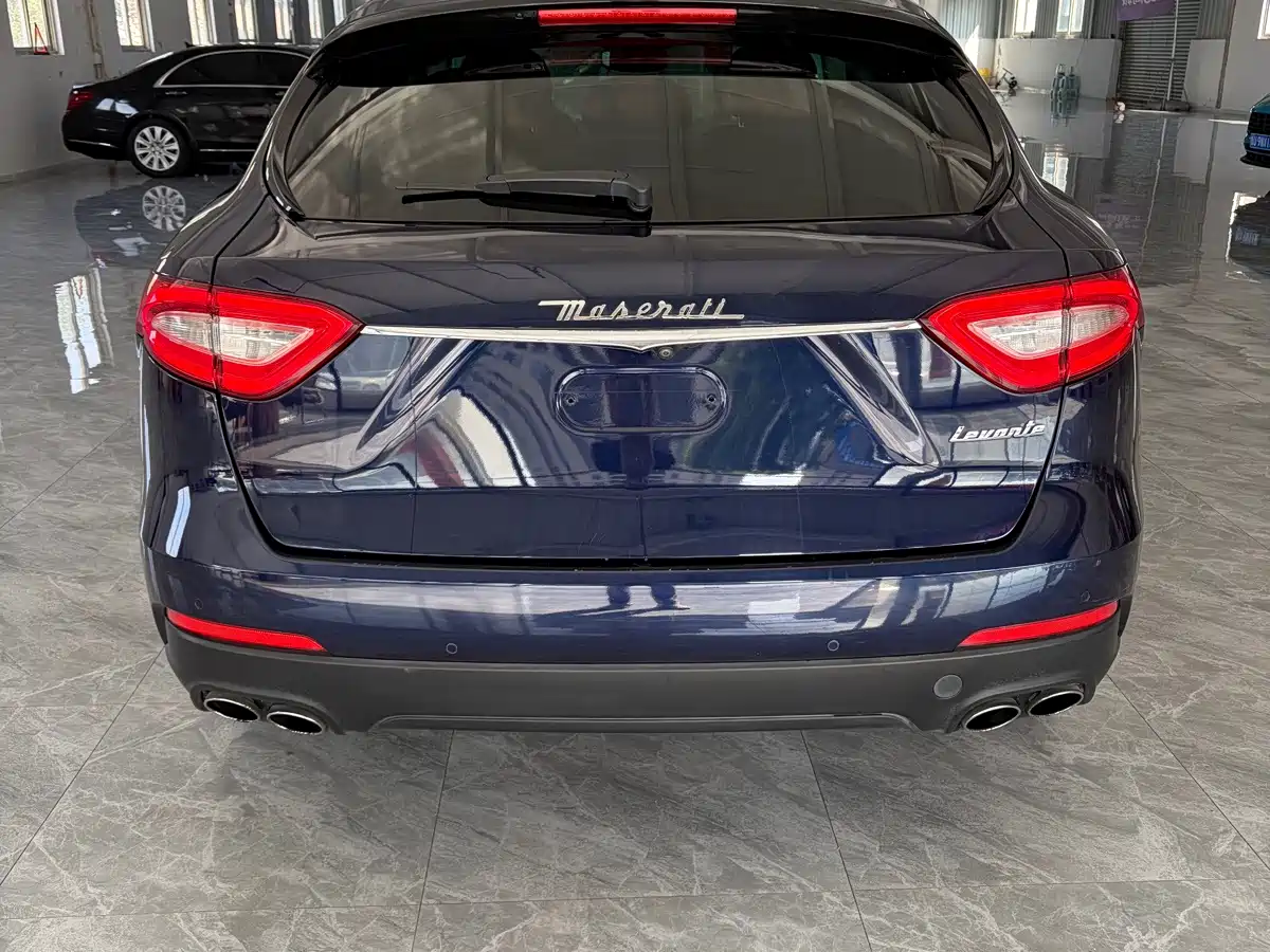 Photo 5 - Maserati Levante