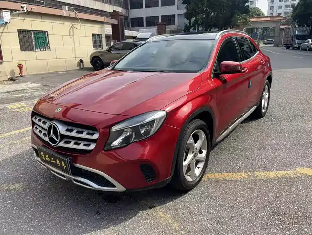 MERCEDES-BENZ GLA