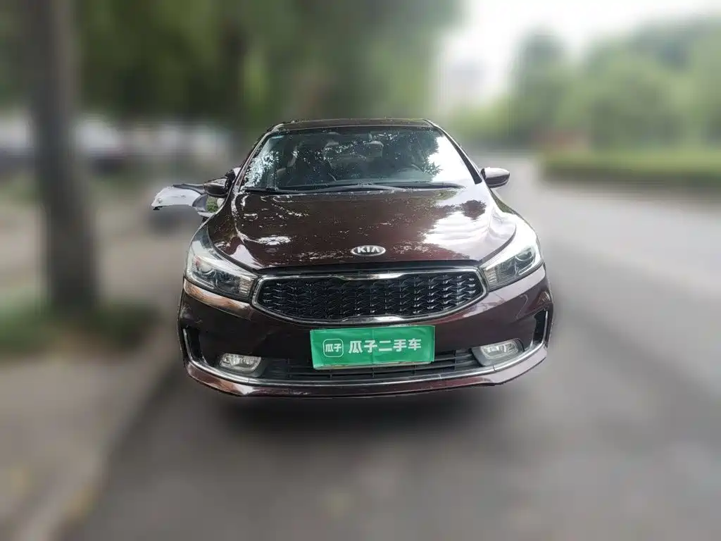 Photo 2 - Kia K3