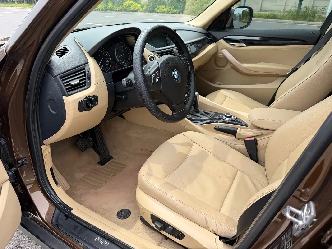 BMW X1 (Import) 2010 sDrive18i Luxury Model фото 9