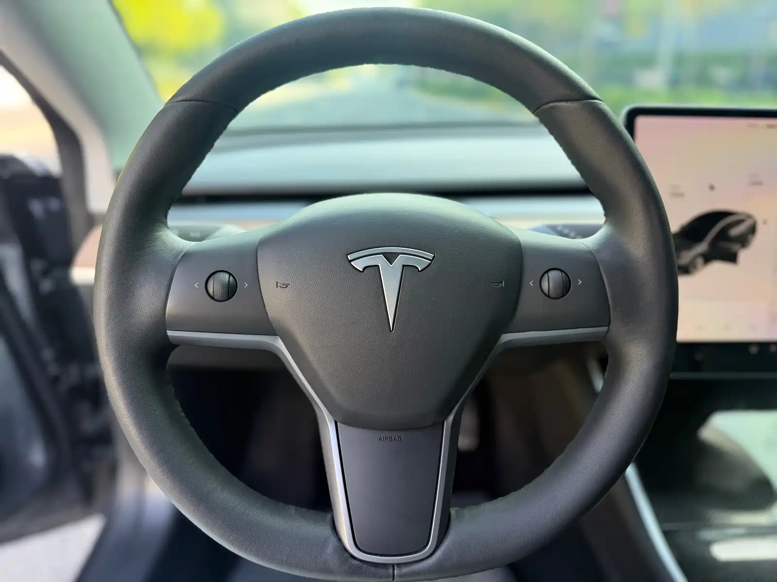 Фото 11 - Tesla Model 3
