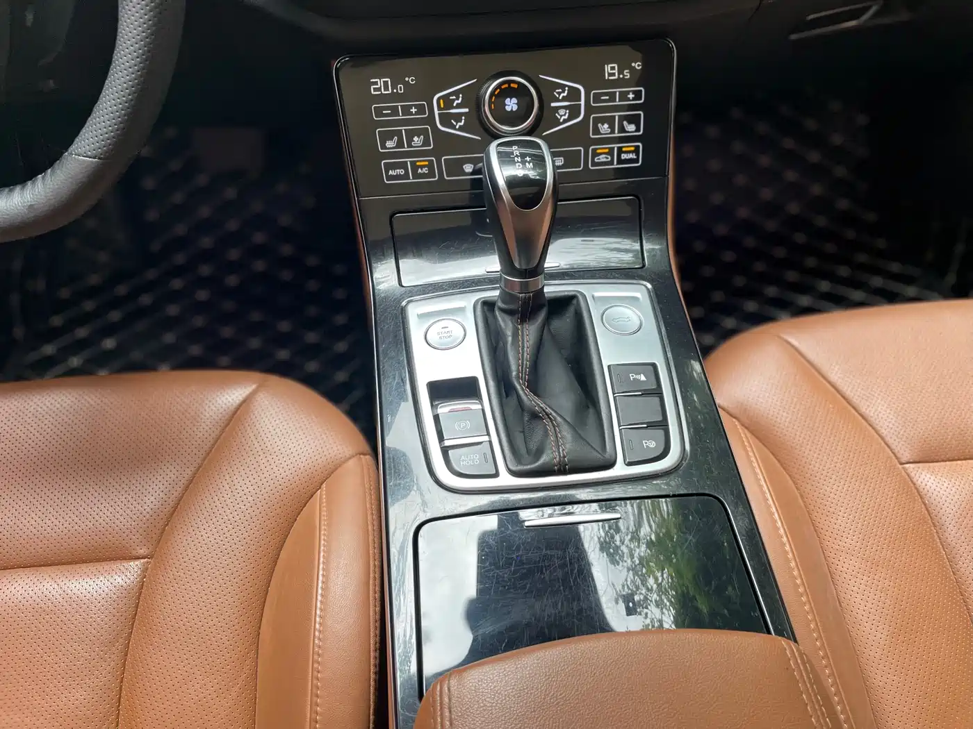Hongqi H5 2018 Model 30TD Smart Connect Royal 60th Anniversary Edition фото 20