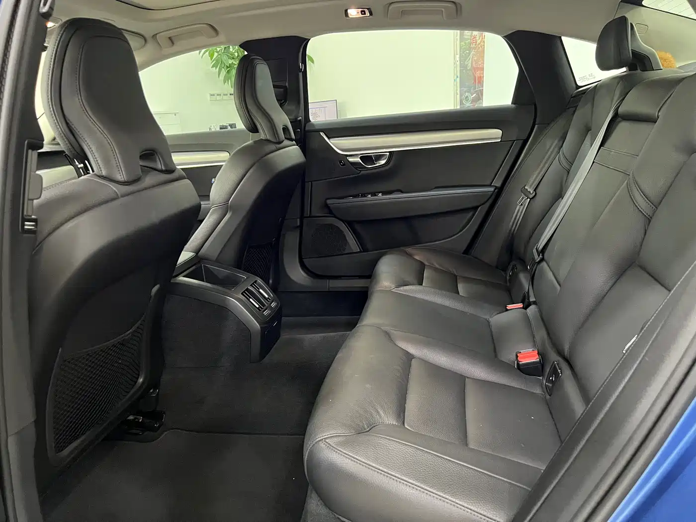 صورة 11 - Volvo S90