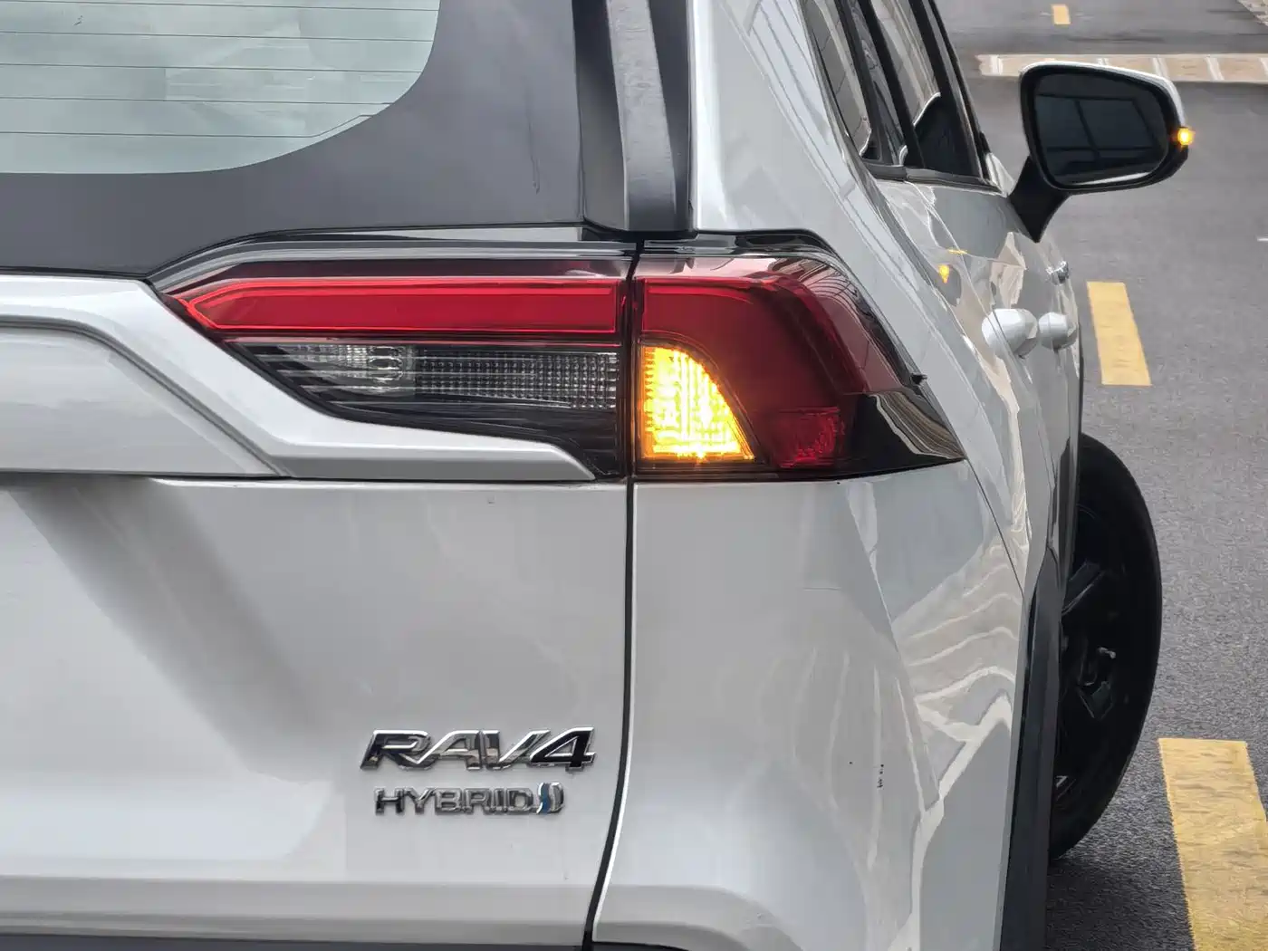Toyota RAV4 Rongfang Dual Engine E+ 2021 2.5L 2WD Elite Pro фото 18