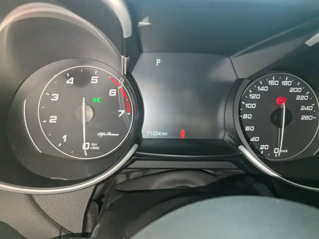 Alfa Romeo Giulia 2023 2022 2.0T 280HP Ti Driving Control Edition