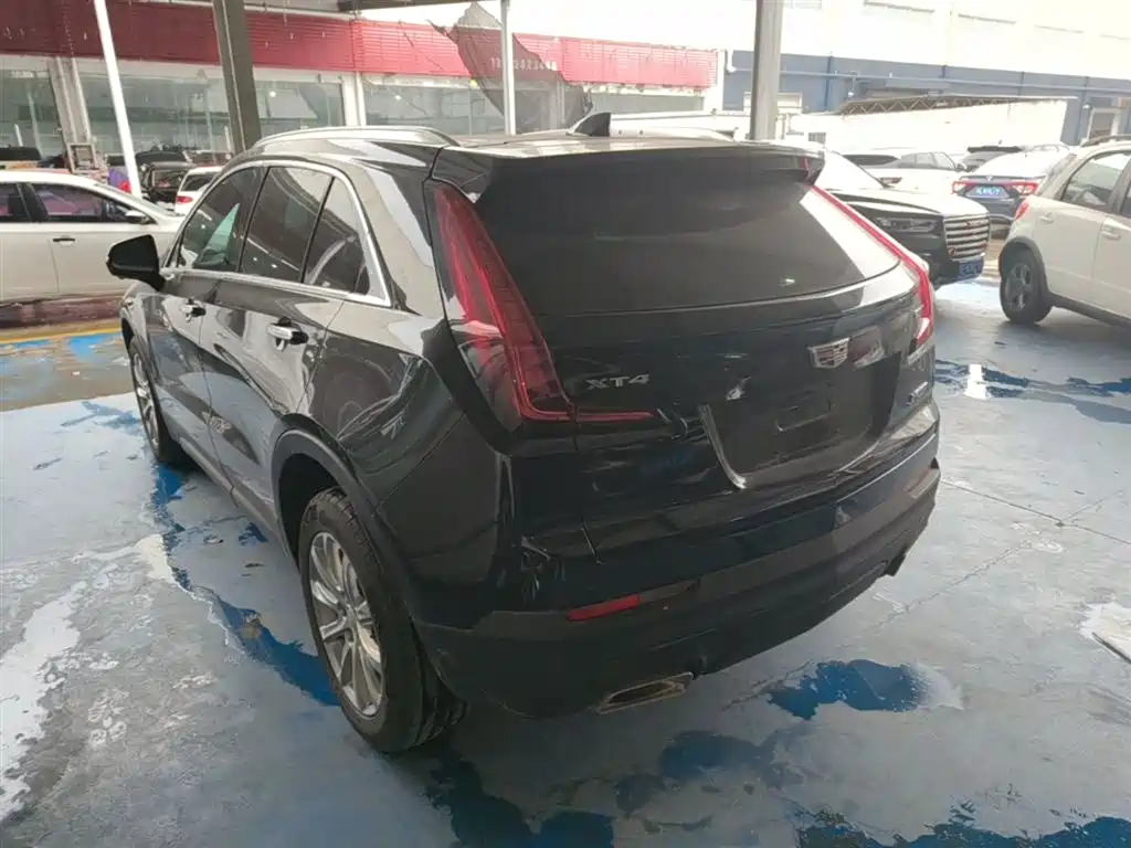 CADILLAC XT4