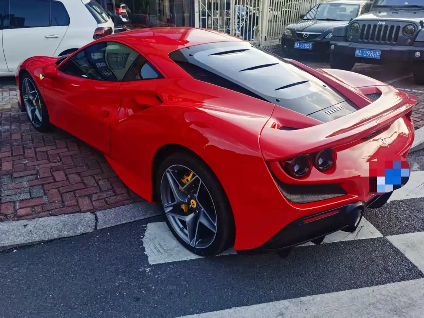 FERRARI F8