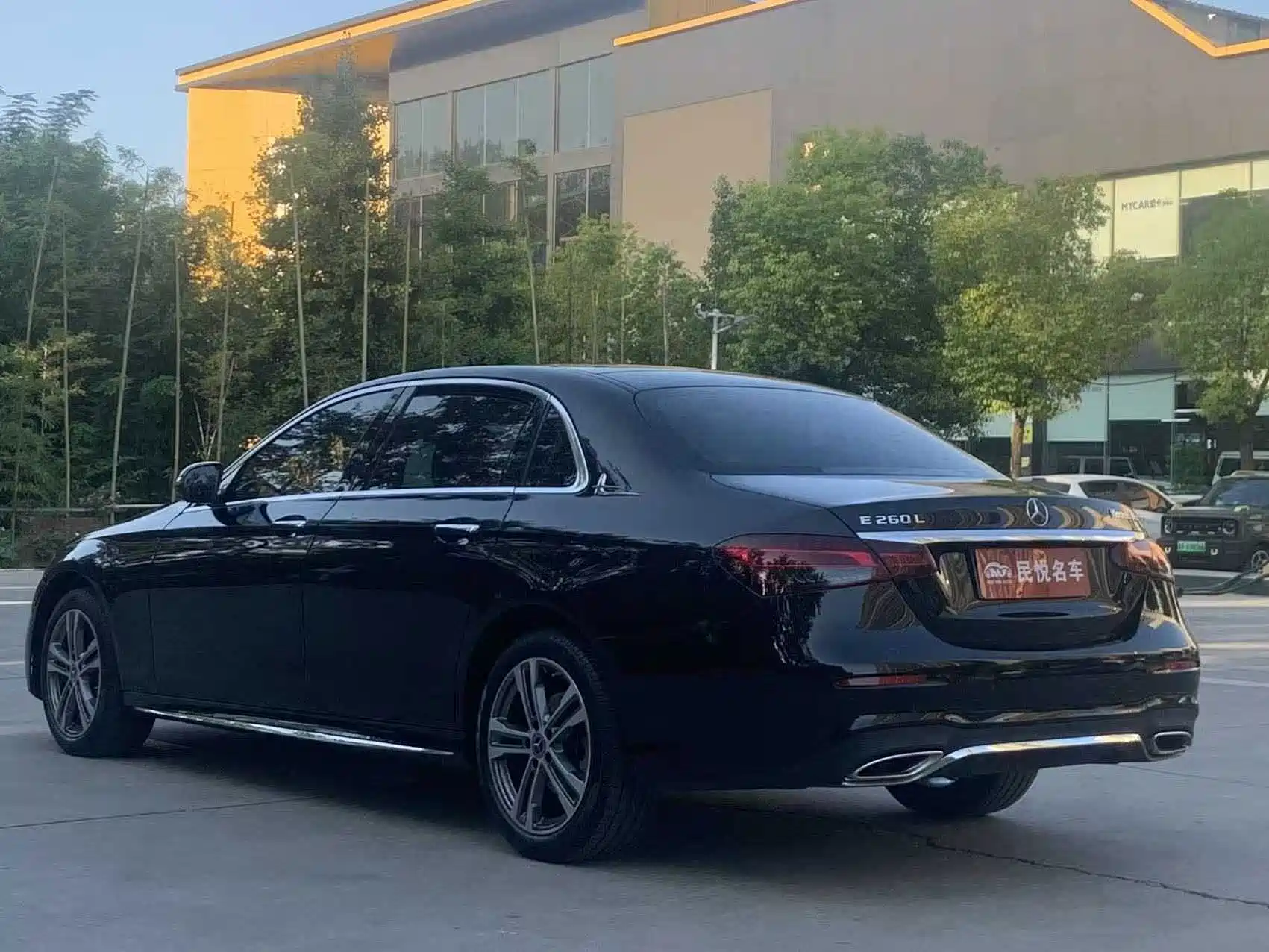 Фото 7 - Mercedes-Benz E-Class