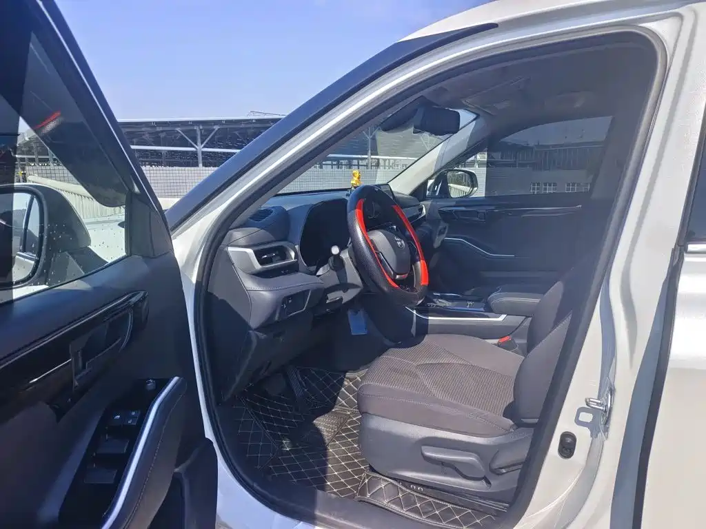 Photo 15 - Toyota Highlander