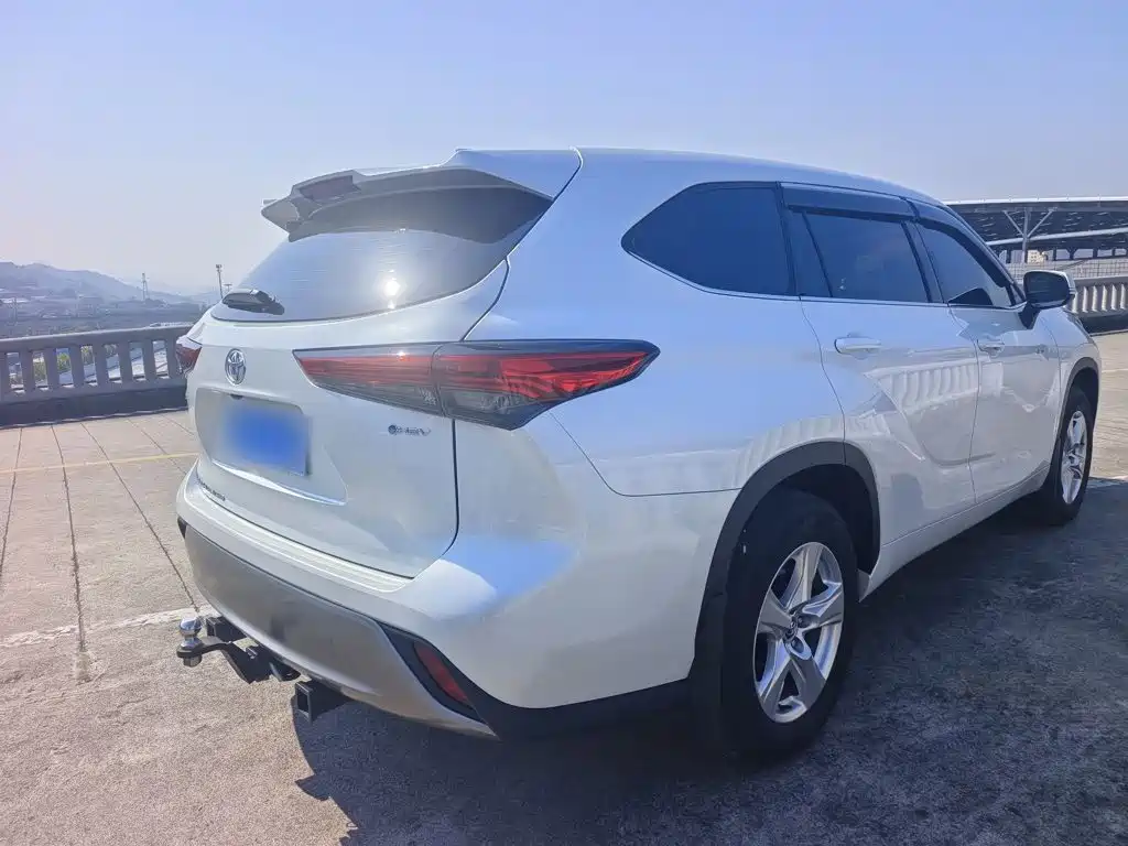 Photo 11 - Toyota Highlander