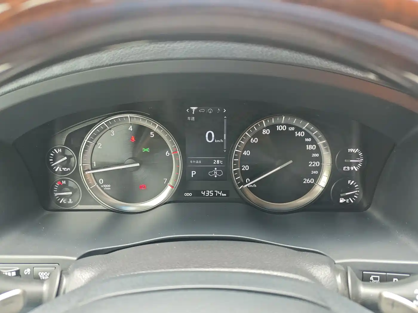 Lexus LX 2016 570 Dynamic Luxury Edition фото 23