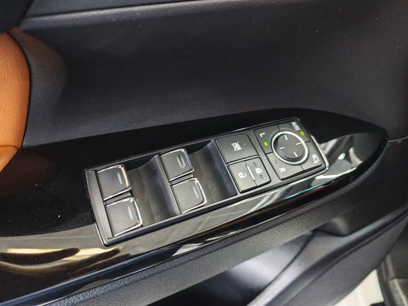 Lexus LX 2016 570 Dynamic Luxury Edition фото 20