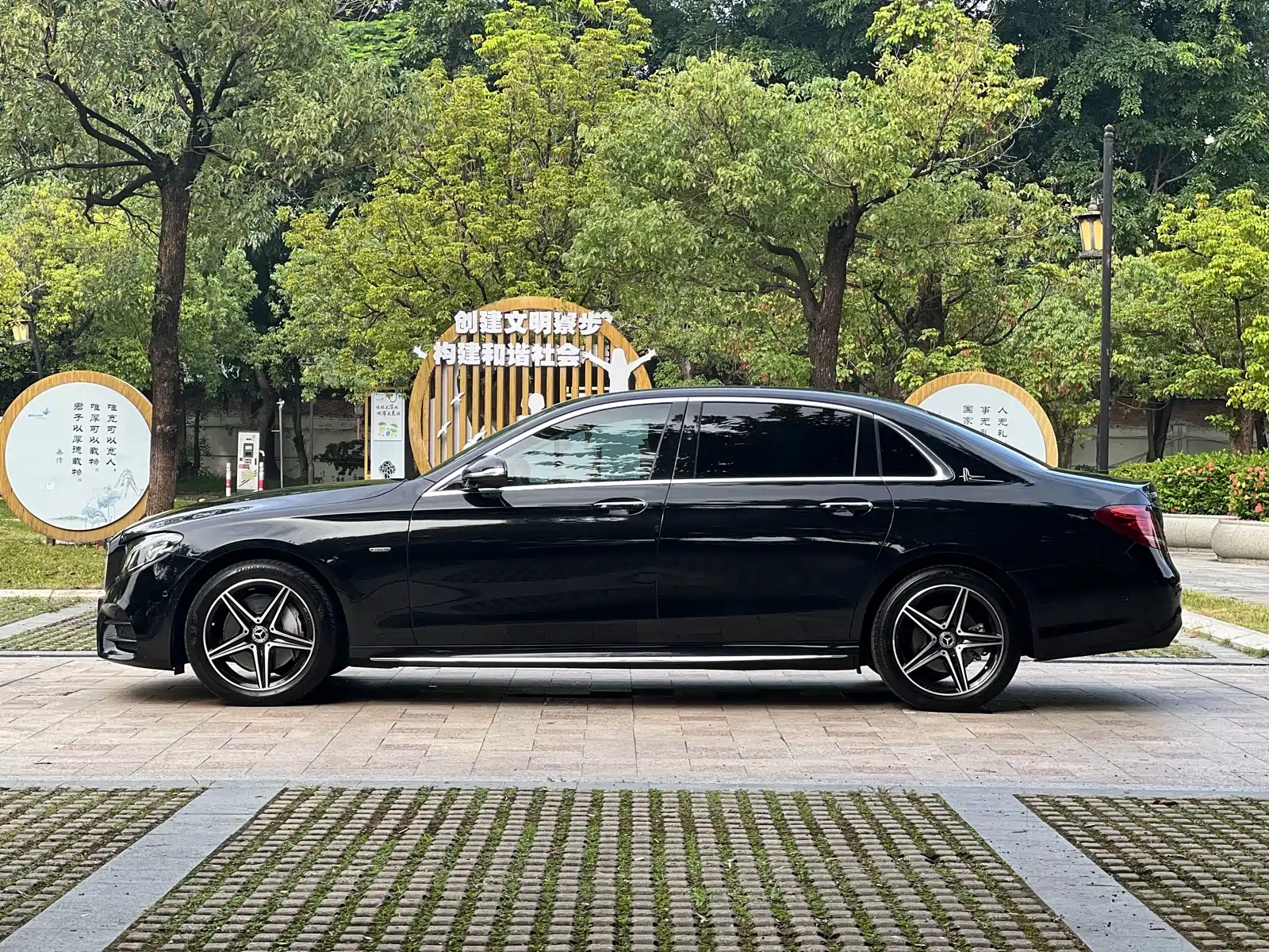 Фото 31 - Mercedes-Benz E-Class