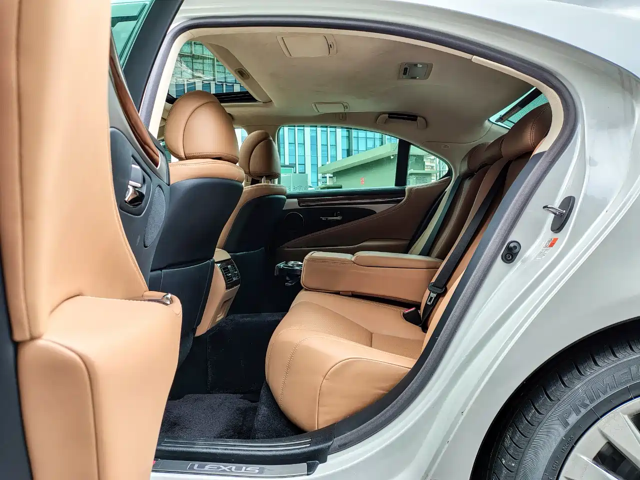 Lexus LS 2016 600hL фото 11
