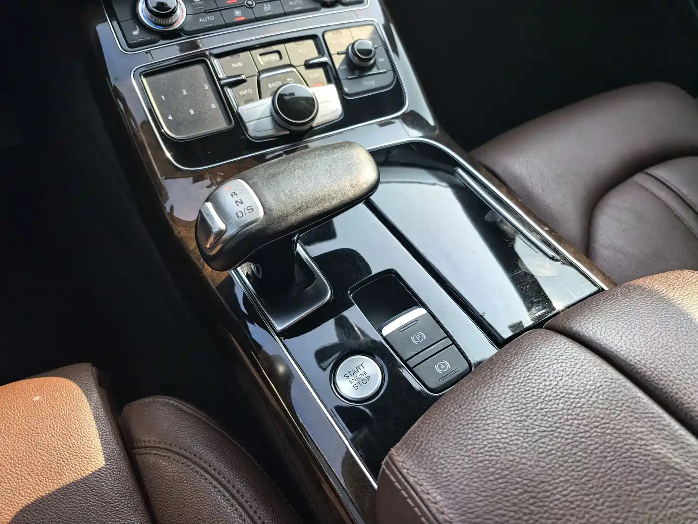 Audi A8 2013 A8L 45 TFSI quattro Comfort фото 12
