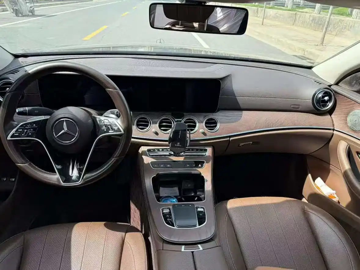 Mercedes-Benz E-Class New Energy 2022 E 350 e L Plug-in Hybrid Sports Sedan фото 5