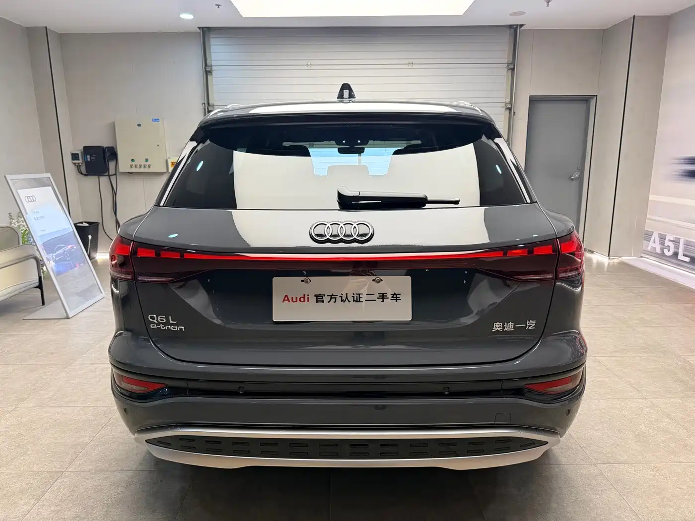 AUDI Q6L E TRON