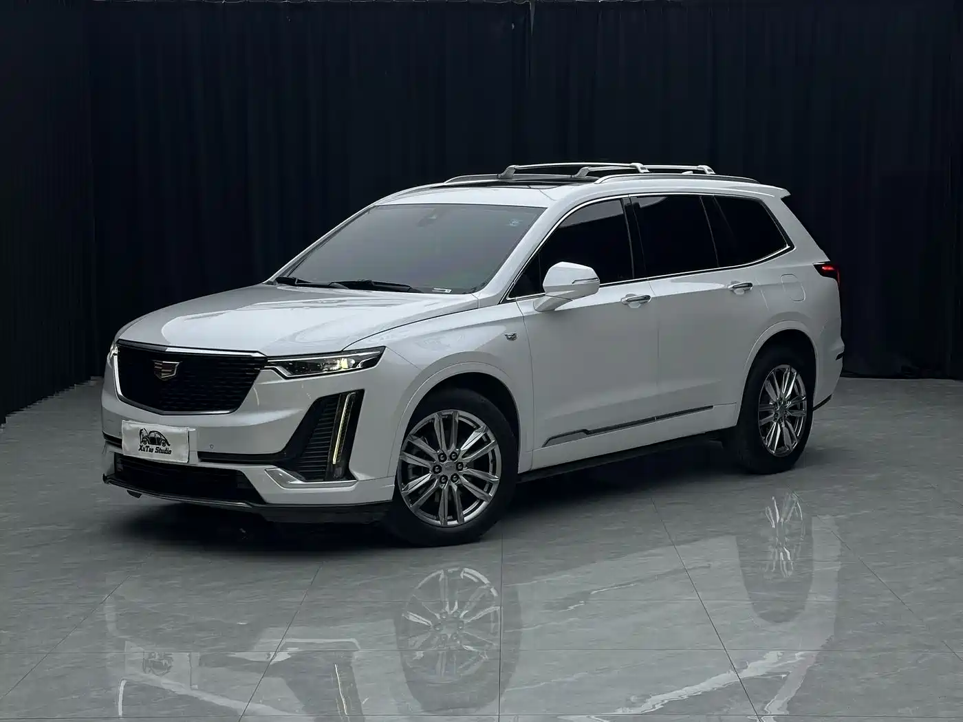 CADILLAC XT6