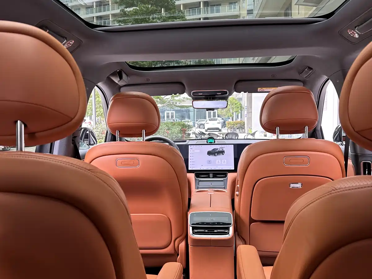 AITO Wenjie AITO M8 2025 Model Extended Range Max+ Edition 53.4kWh 6-Seater фото 23