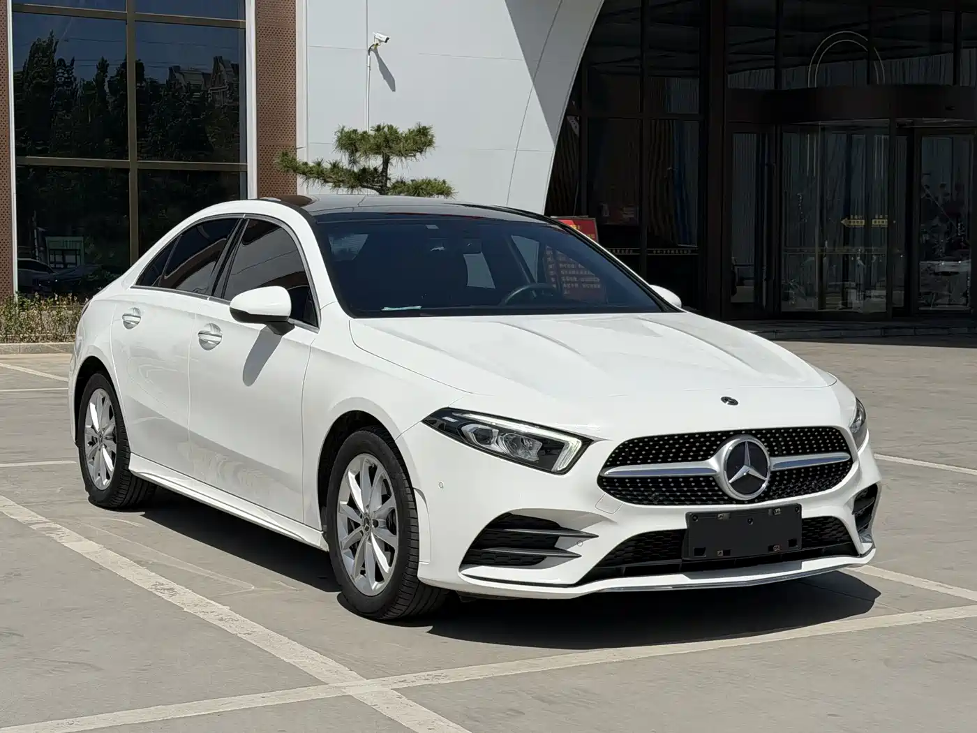 Mercedes-Benz A-Class 2020 A 200 L Sport Sedan фото 3