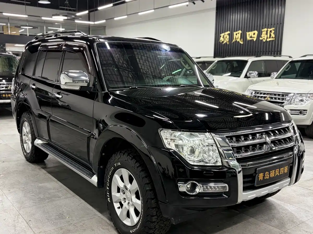 صورة 6 - Mitsubishi Pajero (Import)