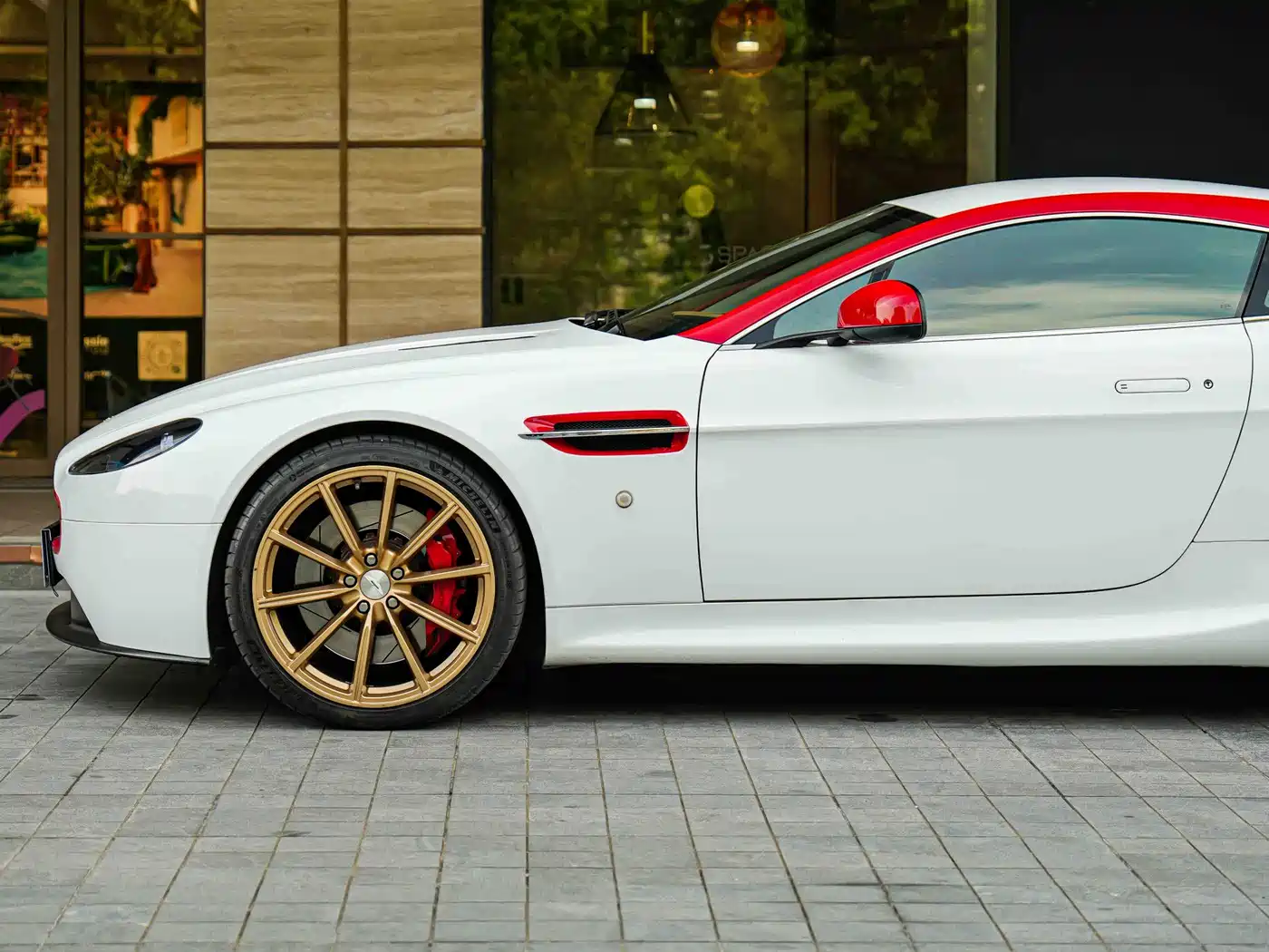 Aston Martin V8 Vantage 2017 2015 4.7L Coupe