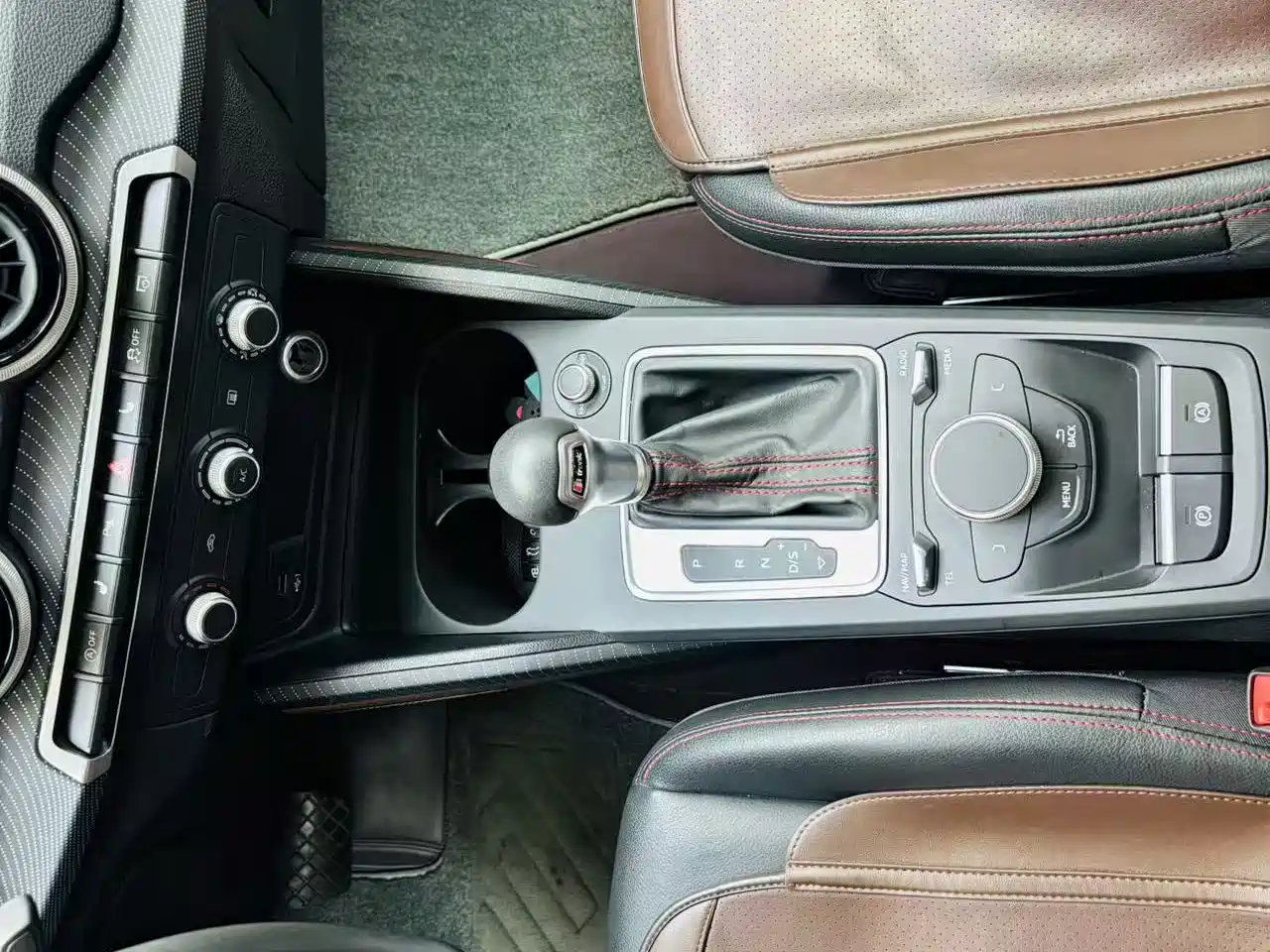 Photo 10 - Audi Q2L