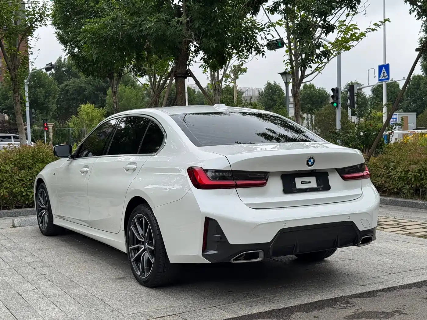 BMW 3 Series 2023 320Li M Sport Package фото 9
