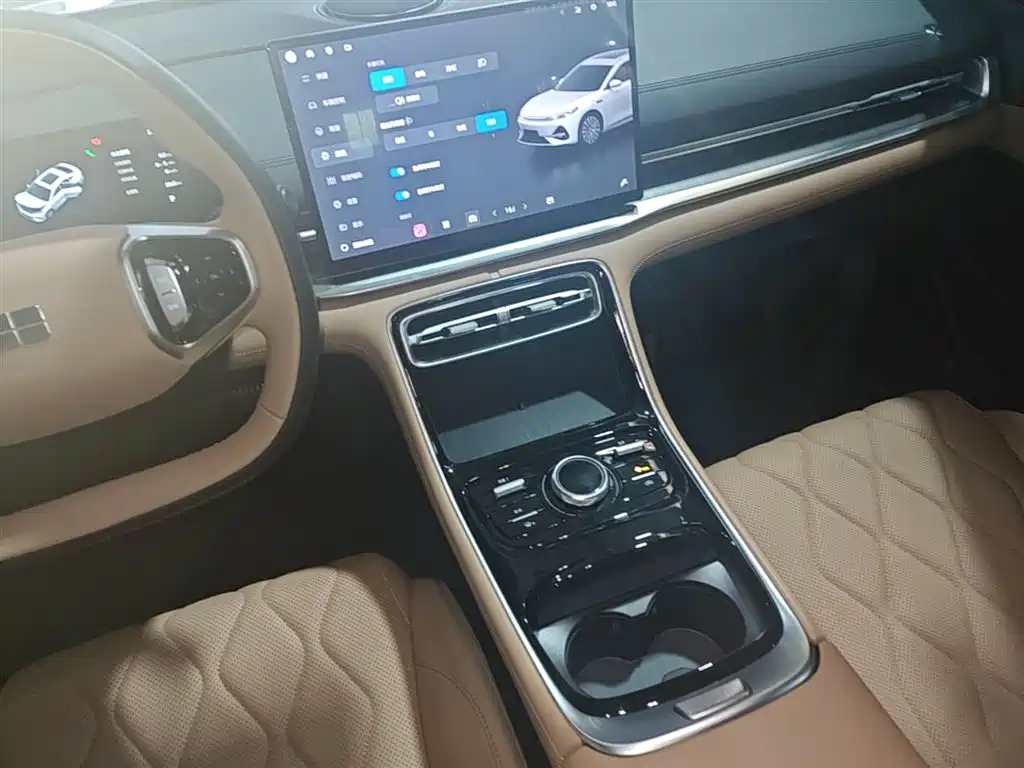 Geely Galaxy Galaxy A7 2025 EM-i 150km Premium Edition фото 6