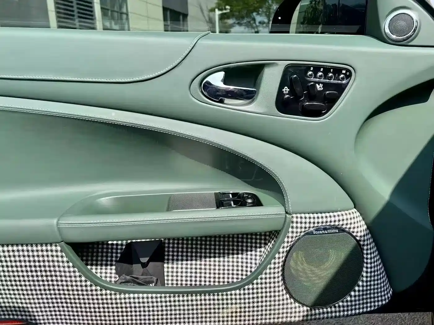 Jaguar XK 2012 XKR 5.0L Supercharged Coupe фото 6
