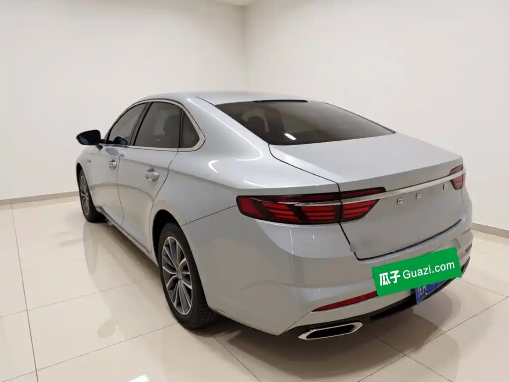 Фото 4 - Geely Preface