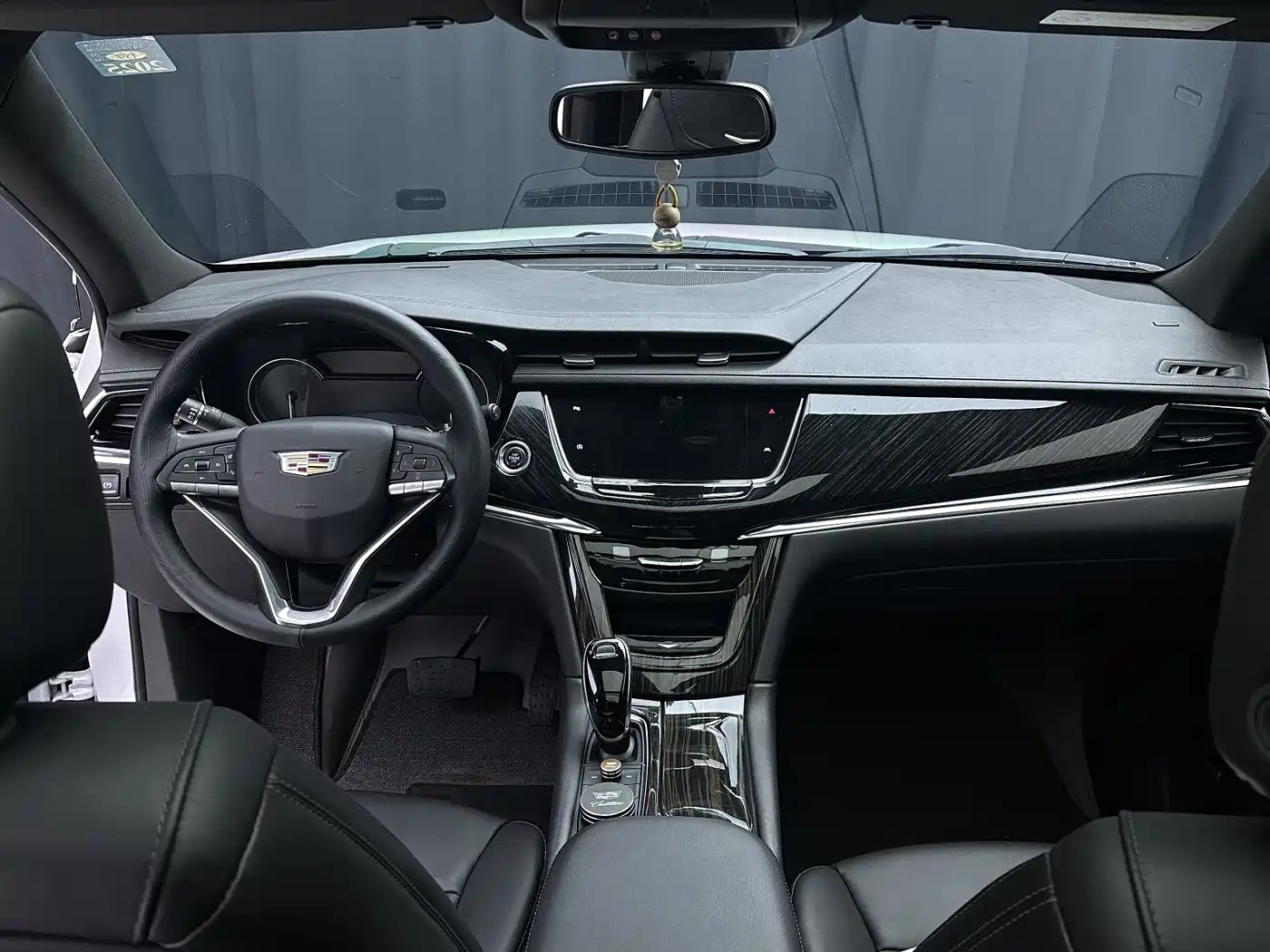 CADILLAC XT6