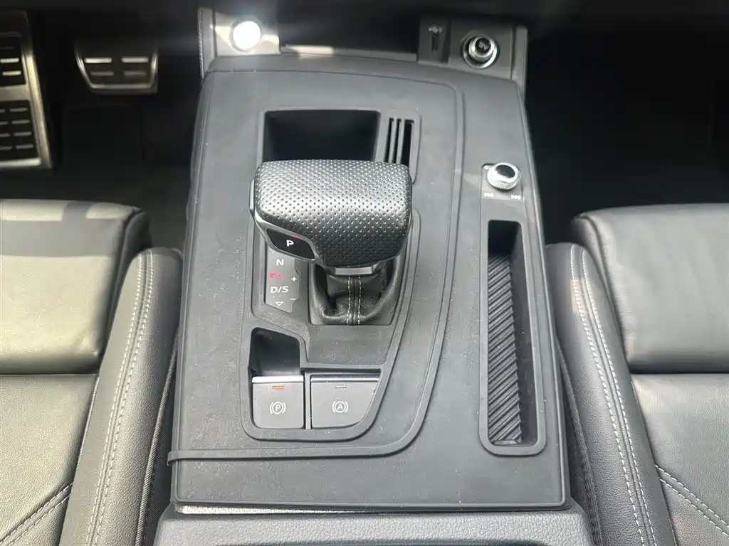 Audi Q5L 2024 Model 40 TFSI Luxury Dynamic фото 14