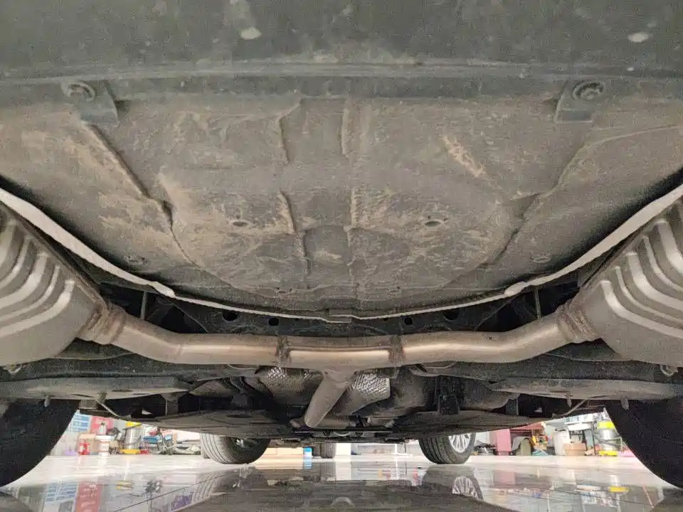 Hongqi H5 2024 1.5T DCT Smart Connect Flag Rhythm Edition фото 10