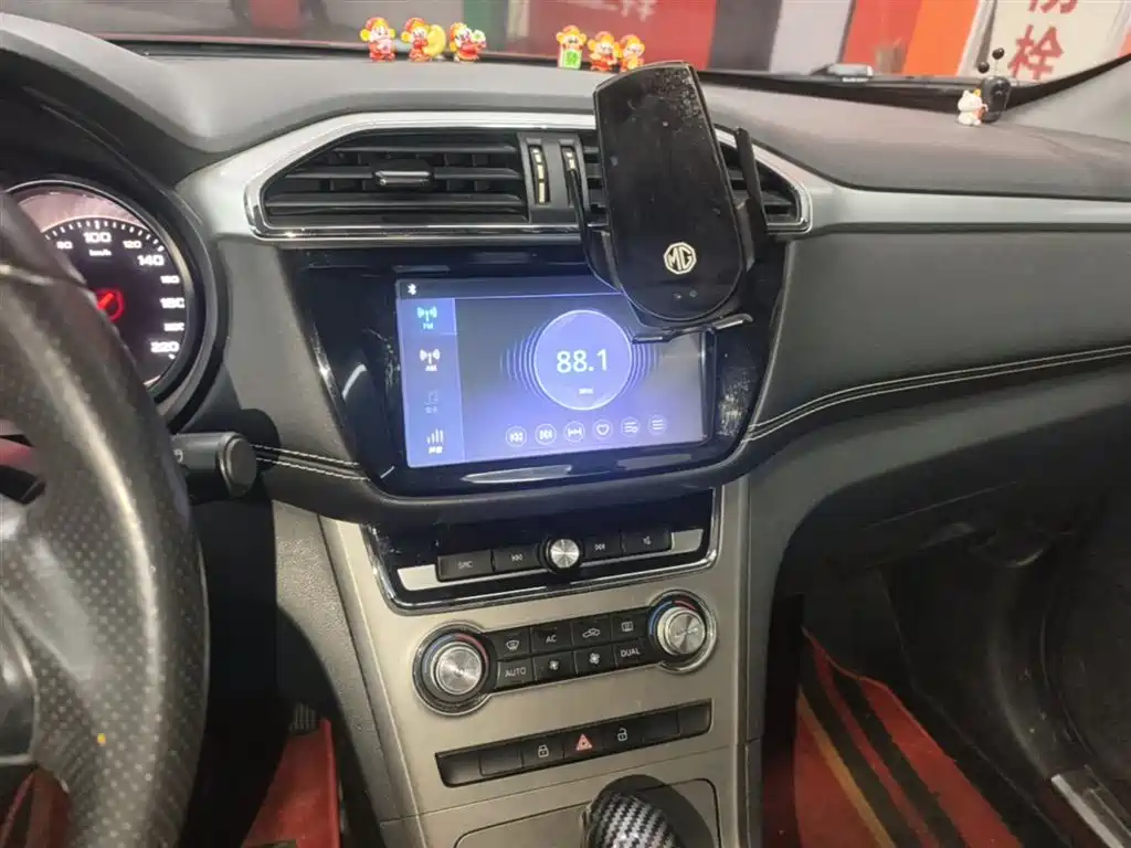 Фото 13 - MG Roewe RX5