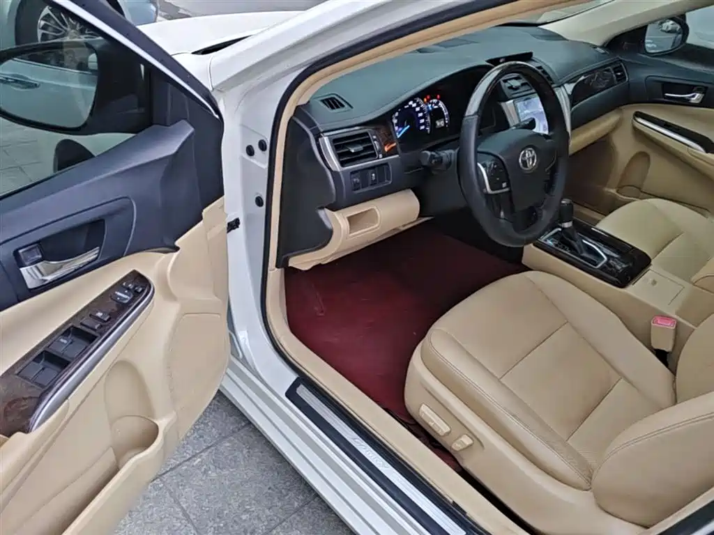 Toyota Camry 2016 2.0G 10th Anniversary Leading Edition фото 16
