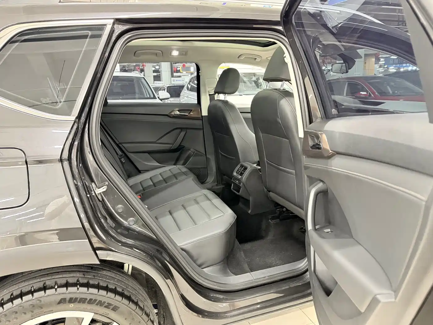 Volkswagen Tharu 2022 280TSI FWD Luxury Edition фото 12
