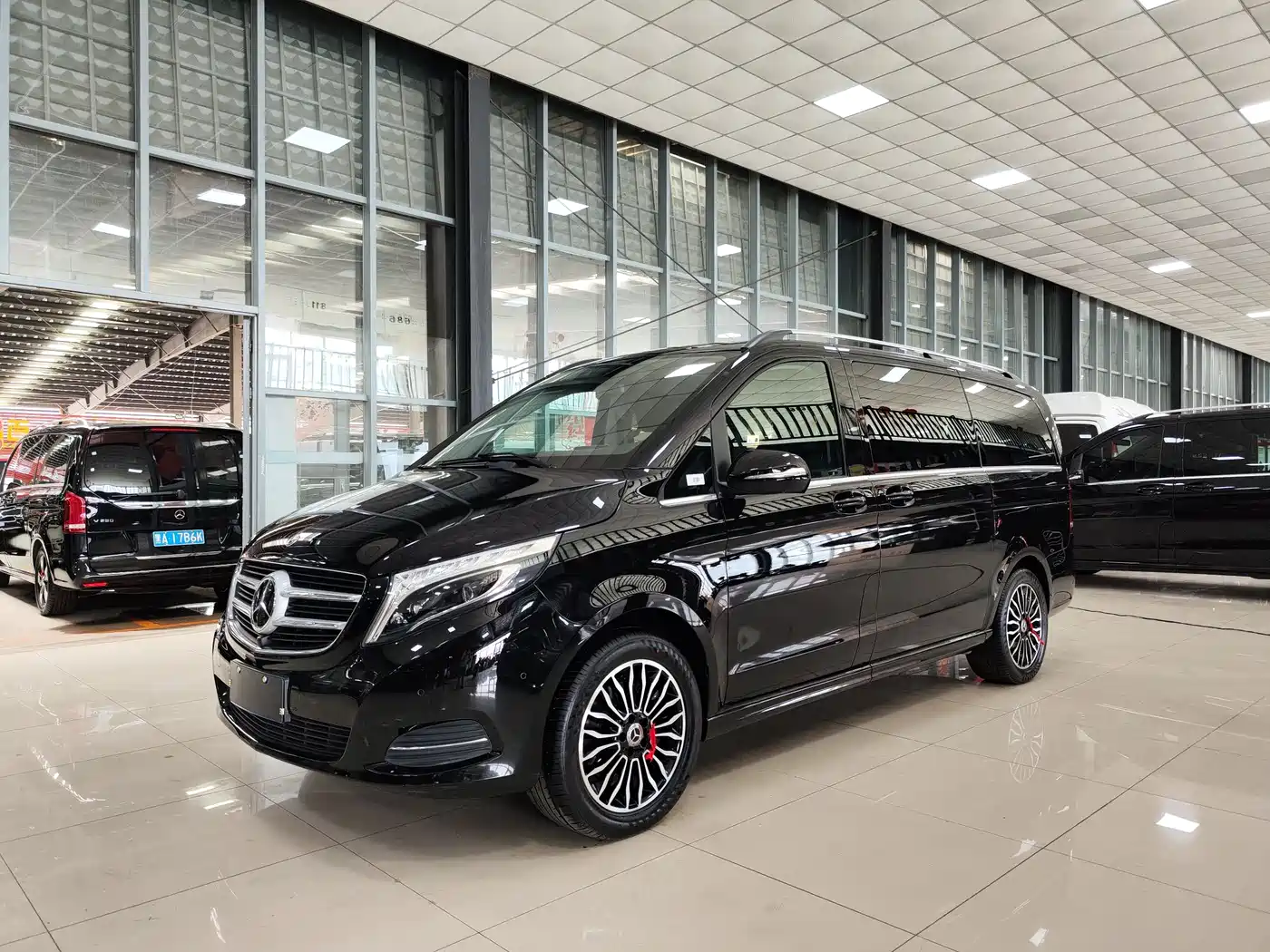 Mercedes-Benz V-Class 2018 V 260 Premium Edition China VI фото 2