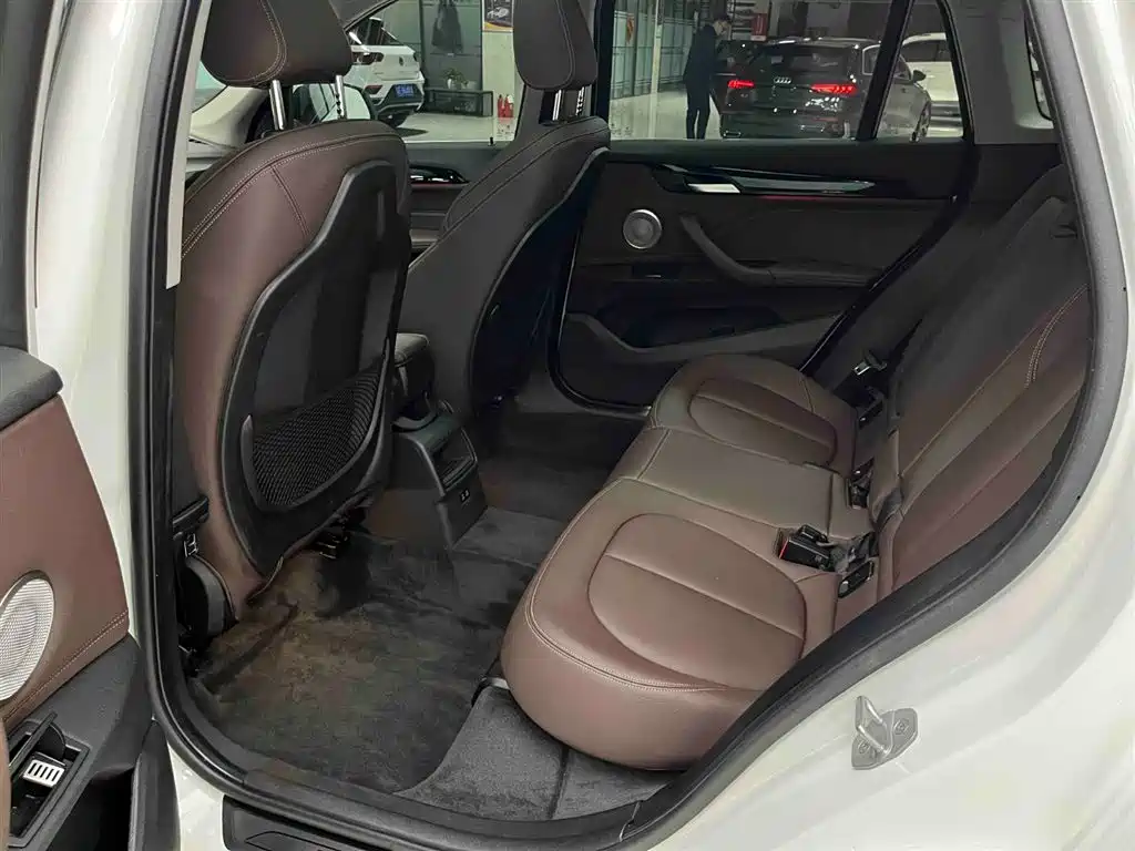 BMW X1 2022 sDrive20Li Fashion фото 12
