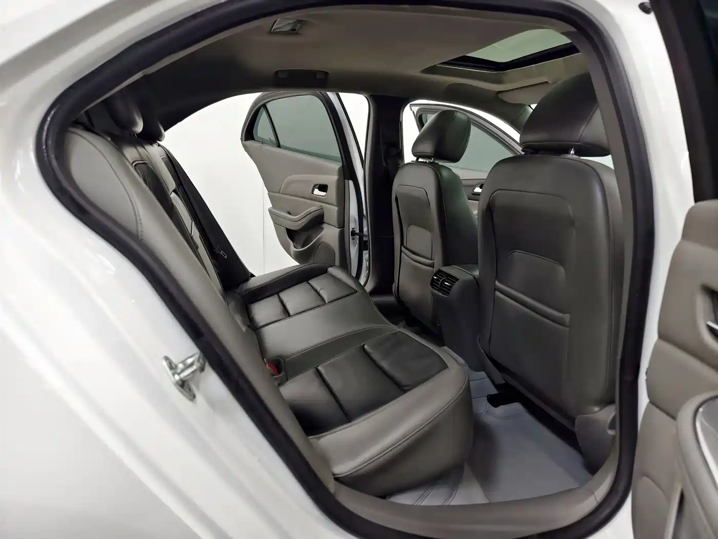 Chevrolet Malibu 2014 2.0L Automatic Luxury фото 16