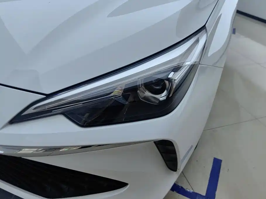 Фото 5 - Roewe i5