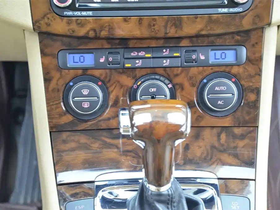 Volkswagen Magotan 2007 Model 1.8TSI Automatic Luxury Type фото 8