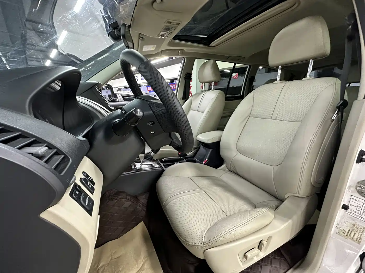 Mitsubishi Pajero Sport 2013 3.0L Automatic 4WD Flagship фото 28