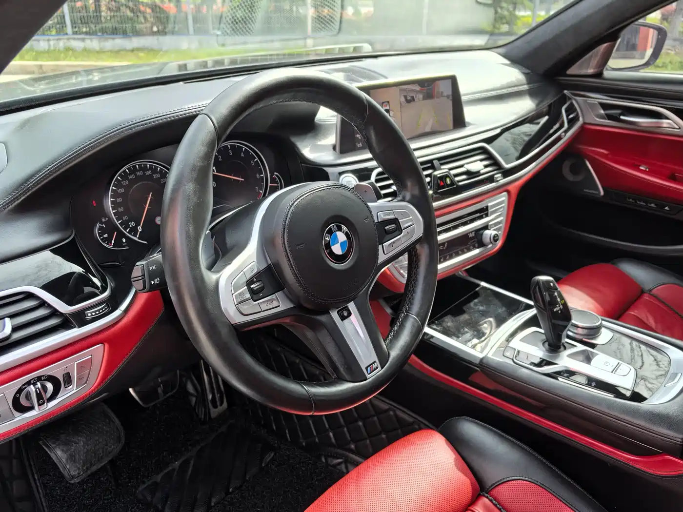 BMW 7 Series 2018 740Li xDrive Luxury M Sport Package Black Flame Edition фото 6