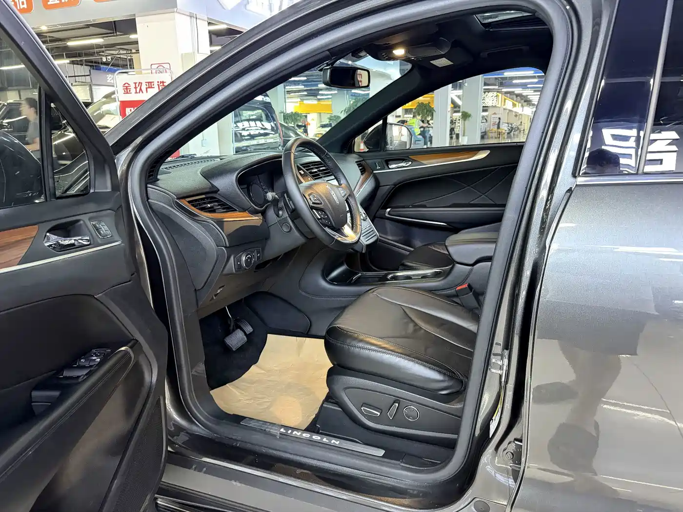 Lincoln MKC 2019 2019 2.0T 4WD Premium Elegance Edition China VI