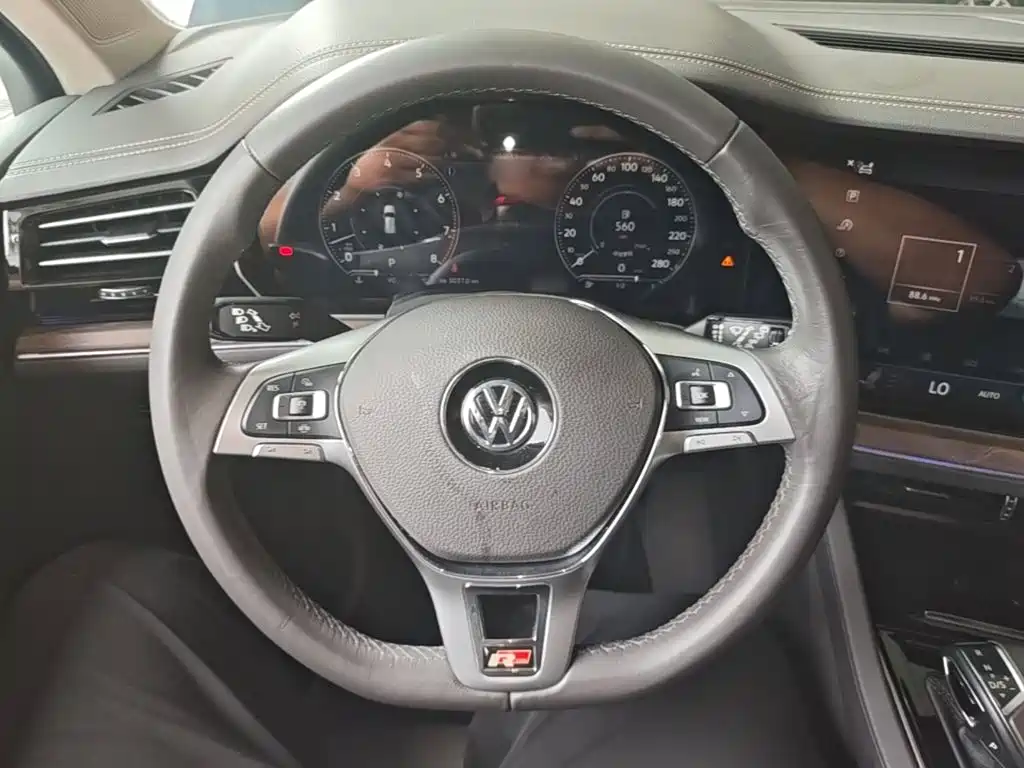 Фото 7 - Volkswagen Touareg