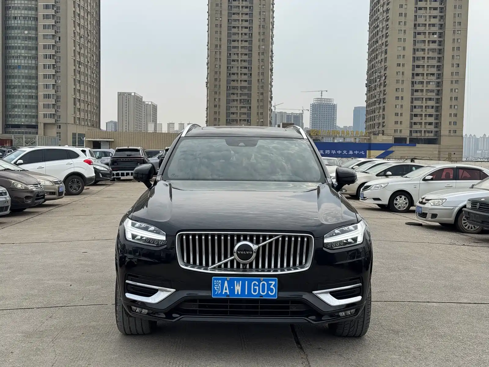 Photo 2 - Volvo XC90