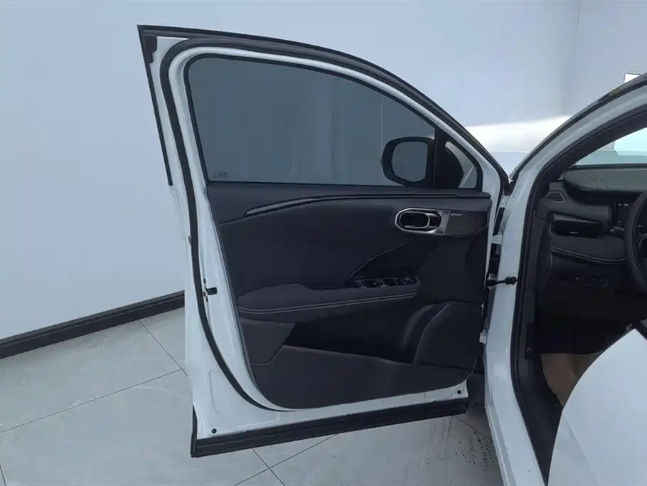 Lynk & Co 06 2026 Relive 1.5T Ultra фото 7